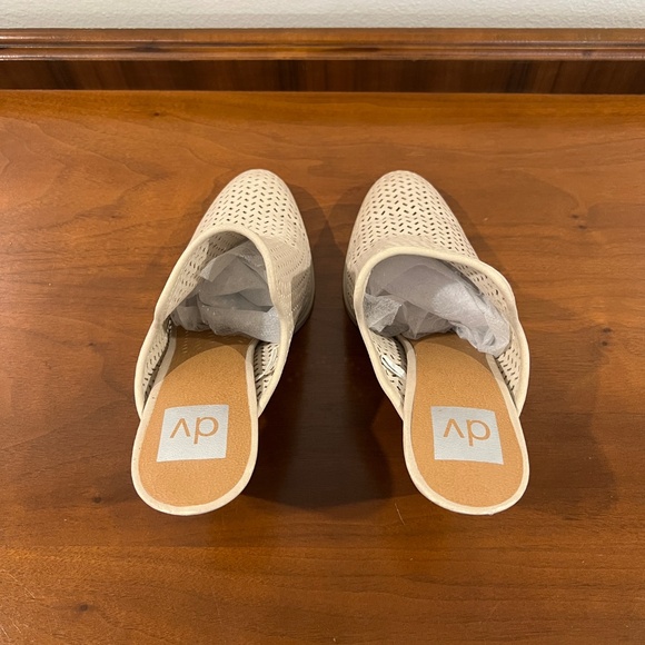 Dolce Vita Women's Size 9 Kenli Perforated Faux Leather, Wooden Block Heel Mules - Picture 4 of 7